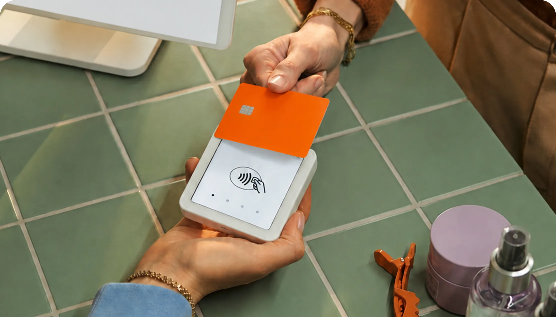 Tapping a Cashi card on a contactless payment terminal
